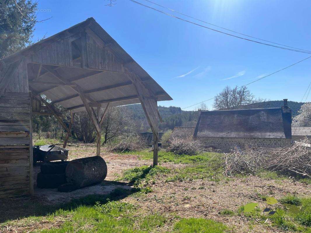 Maison à SAINT-HILAIRE-LES-COURBES