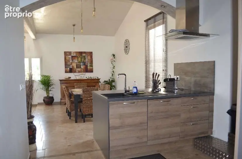 Villa avec piscine et dépendance aménagée sur 8000 m² de terrain clos et arboré. - photo 14