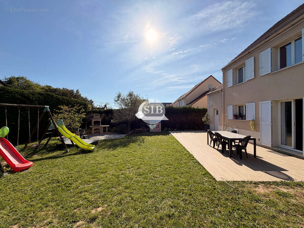 Maison à LA VILLE-DU-BOIS