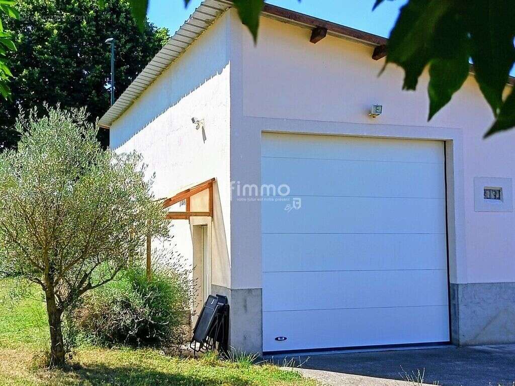 Parking à LAMONTGIE