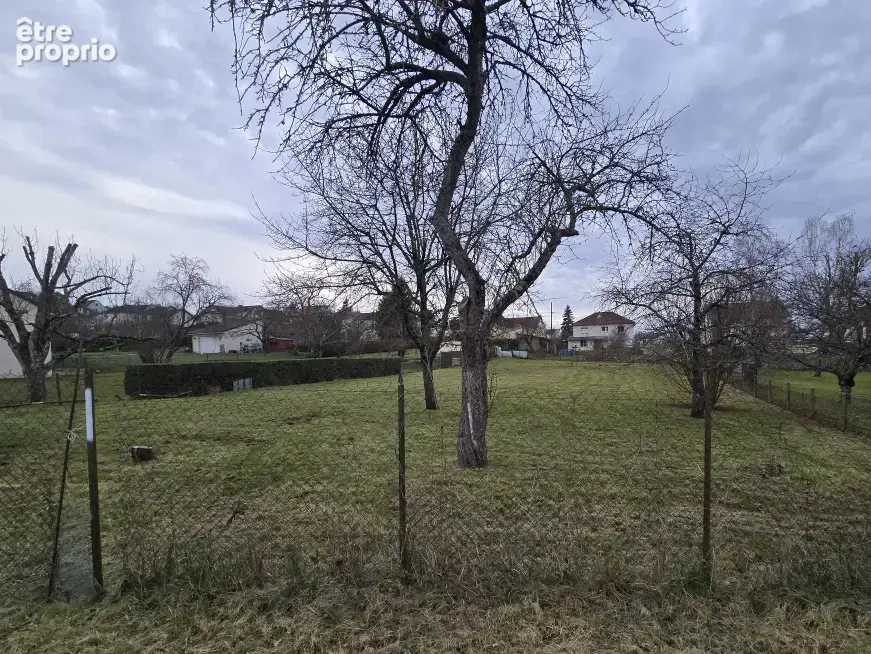 Terrain à CUSSET