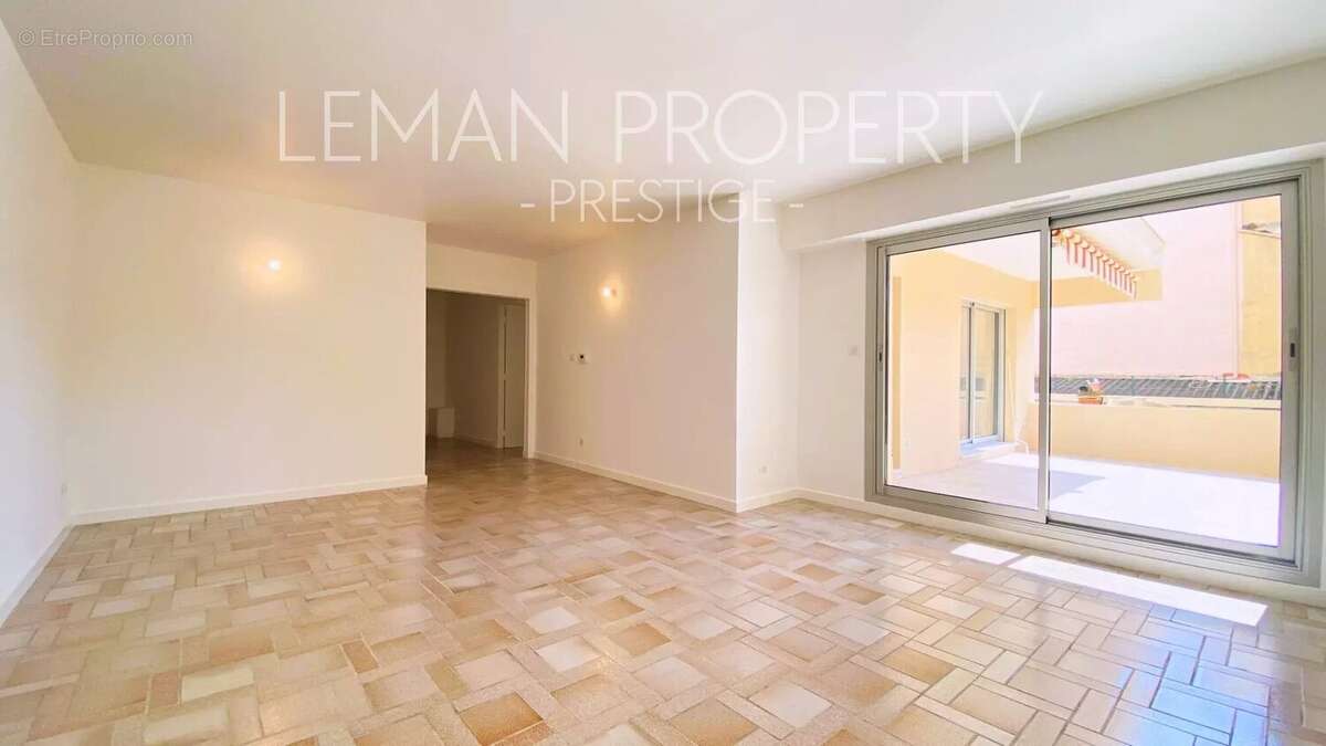 Appartement à VALLAURIS