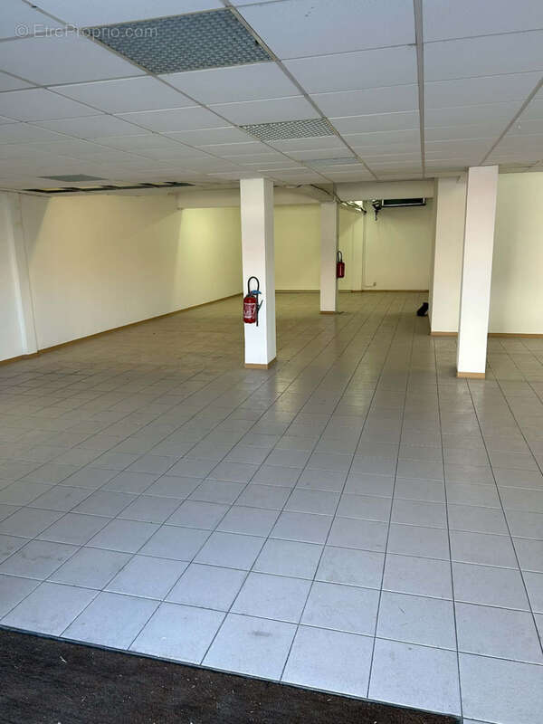Local commercial de 319 M2 au Chaudron - photo 3