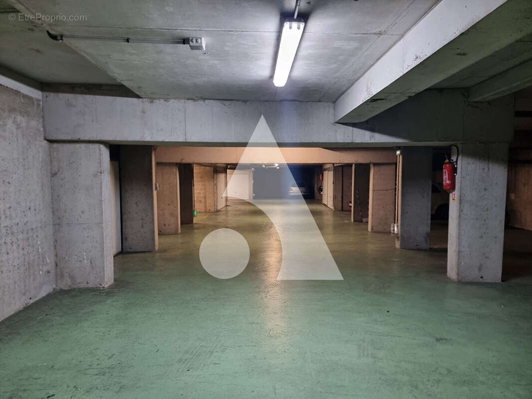 Box La Garenne Colombes 28 m² - photo 2