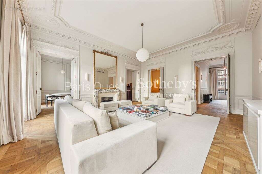 Appartement à PARIS-8E