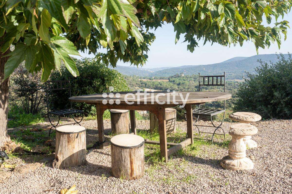 Maison à PLAN-DE-LA-TOUR