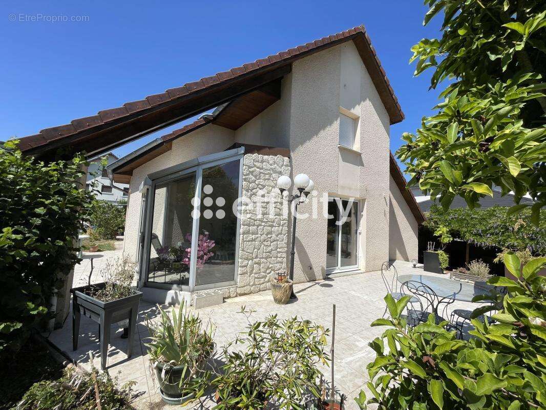 Maison 134 m² à Amagney  - photo 2
