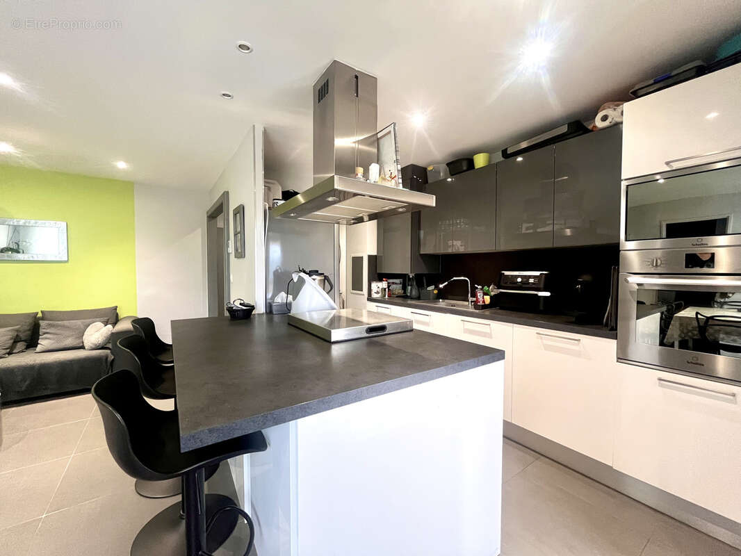 Appartement à CARROS