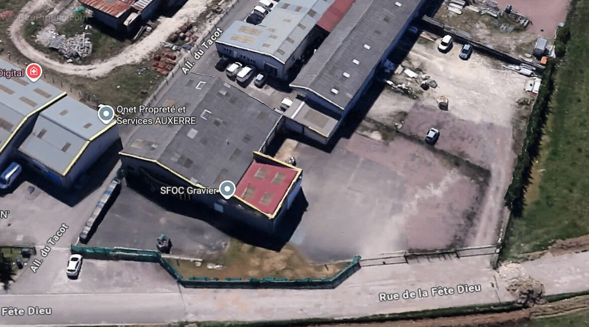 Commerce à MONETEAU