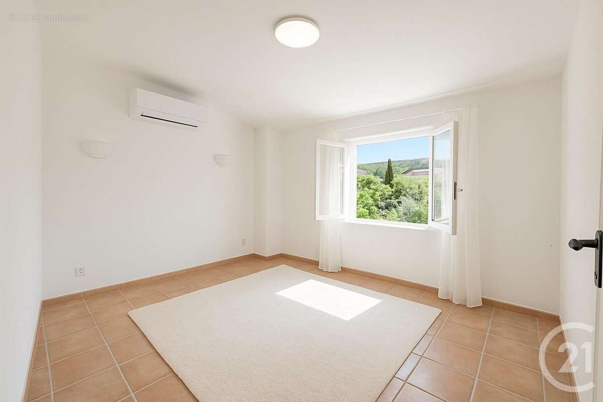 Maison à LAROQUE-DES-ALBERES