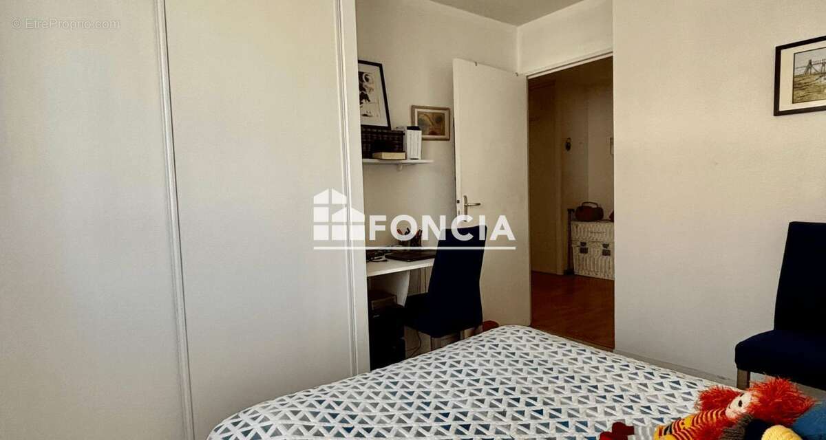 LES SABLES D'OLONNE - Appartement T3 de 61m2 en parfait état avec terrasse de 12m2 et 2 emplacements de stationnement - photo 8