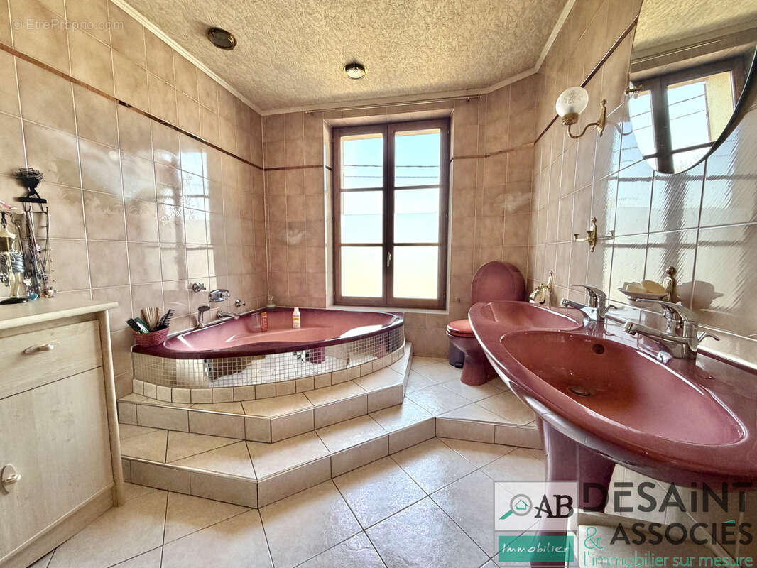 Maison à CONDE-SAINTE-LIBIAIRE