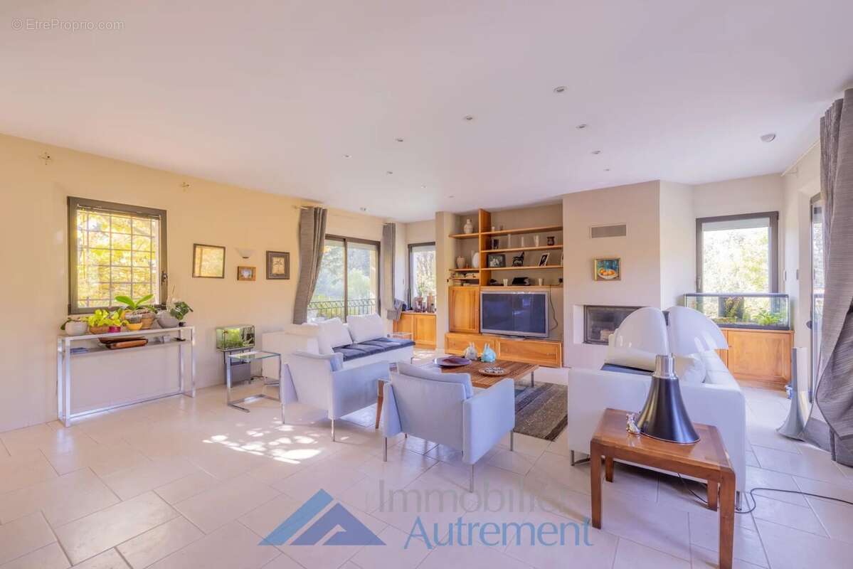 Maison à LE THOLONET