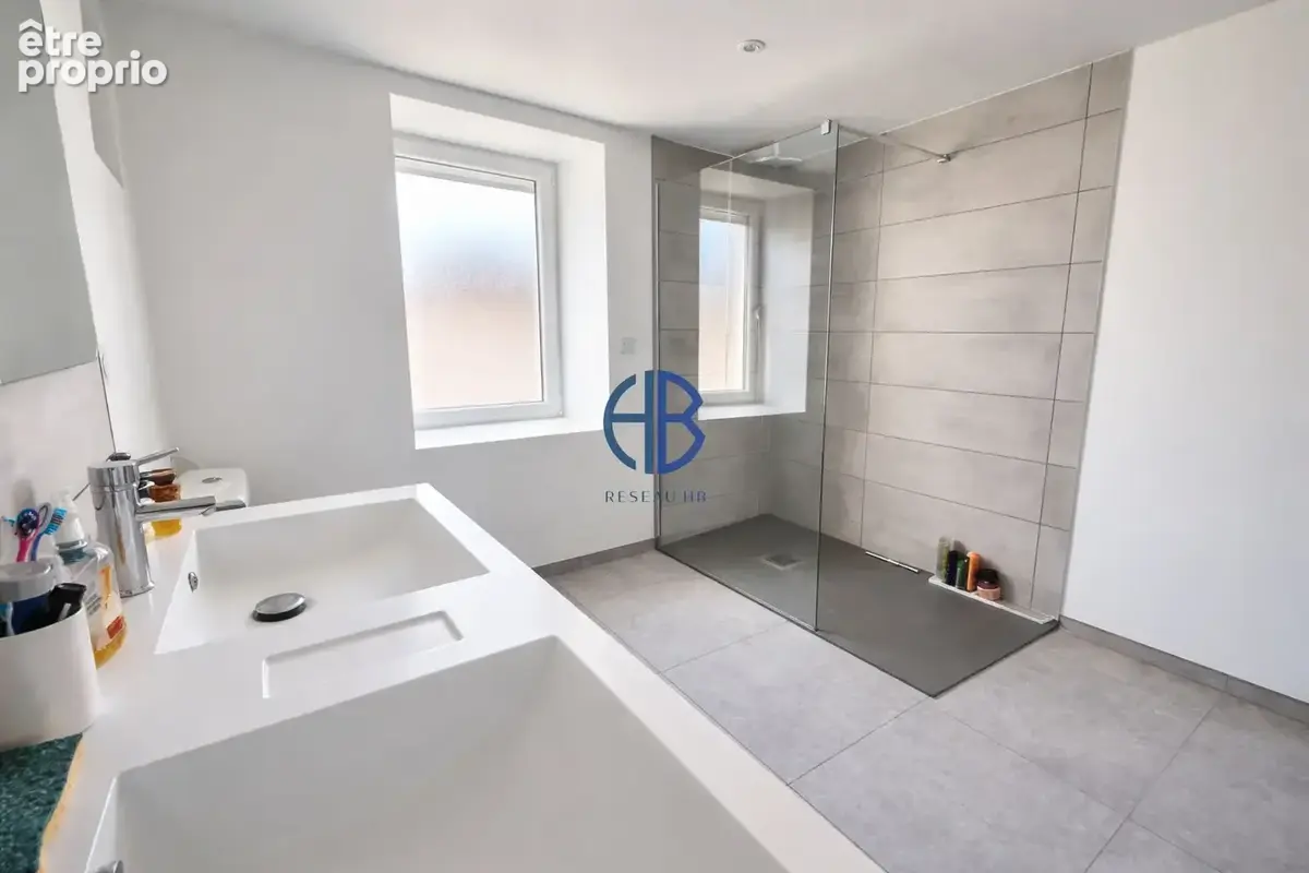 Maison rénové plein de cachet au coeur de Marcilloles - photo 4