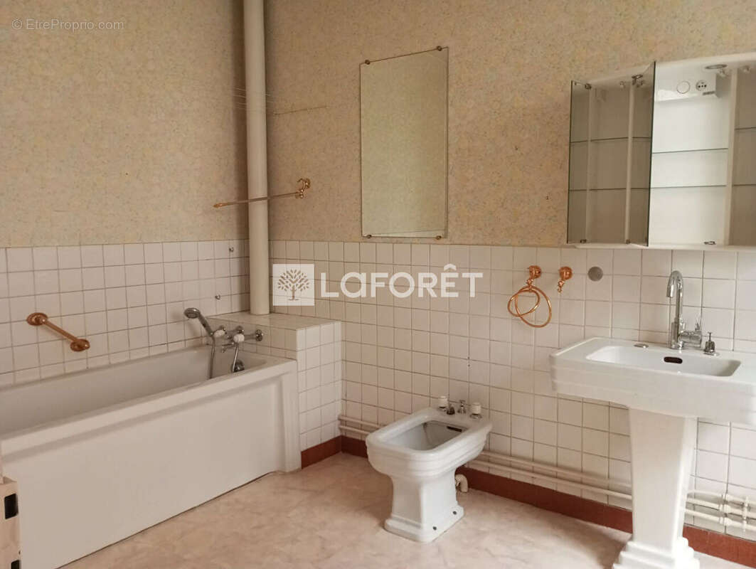 Appartement Salins Les Bains 4 pièce(s) 118m² - photo 4