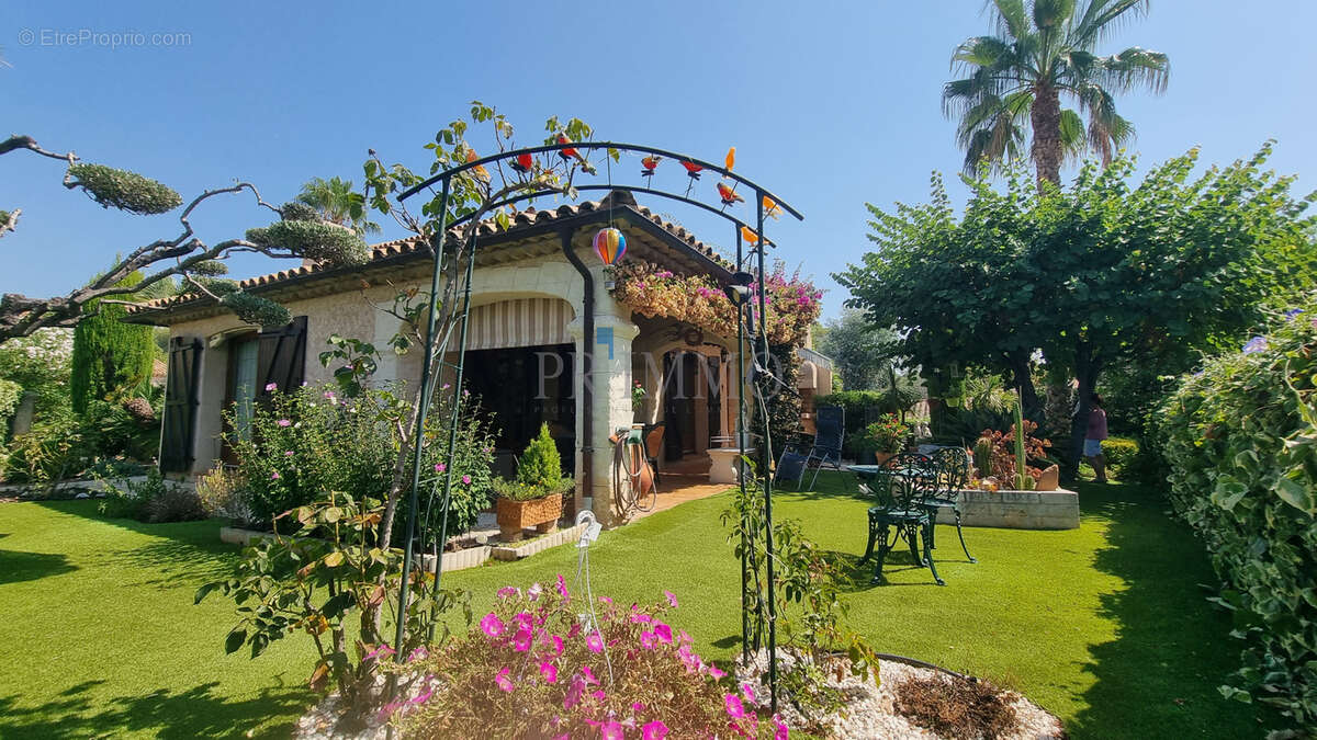 EXCLUSIVITÉ   BOULOURIS   Maison au calme, 3 chambres, jardin 615 m2 et grand sous-sol - photo 14