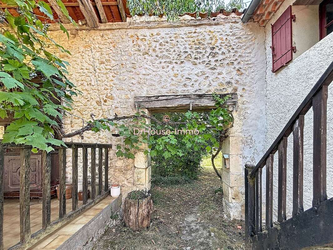Maison 500 m² à Neuvic  - photo 5