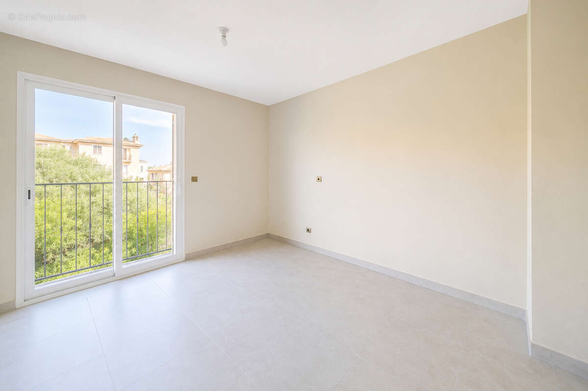 Saint-florent : appartement t3  - 77m² - au coeur de saint florent avec garage - photo 5