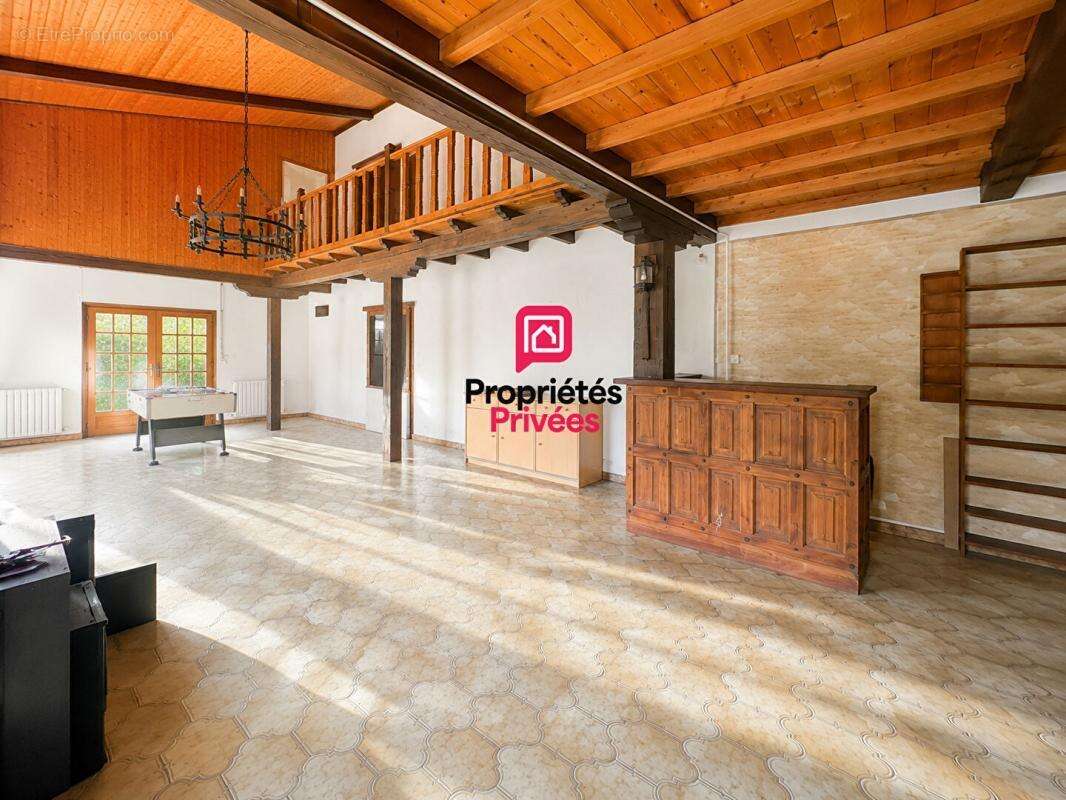 Maison 185m² - 3 chambres - jardin et grange attenante - photo 2