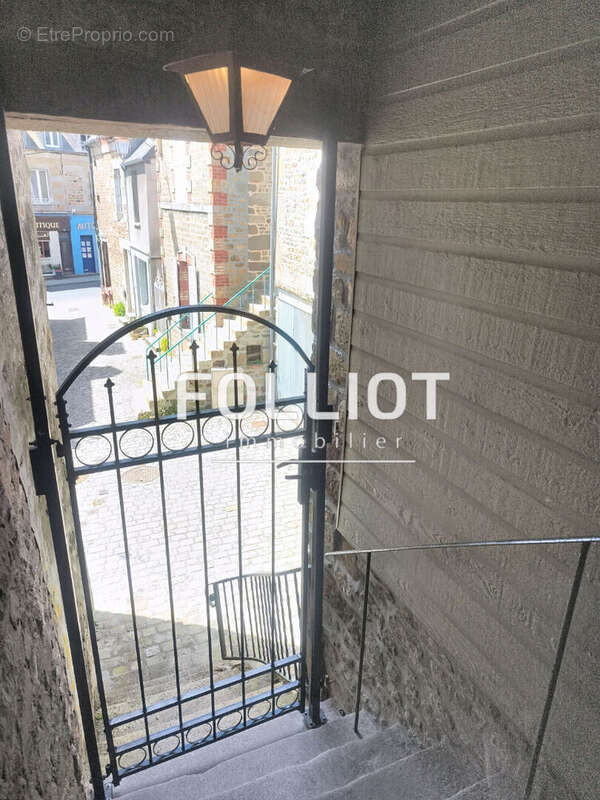 A vende Maison Opportunité rare en plein coeur du centre-ville ! - photo 2