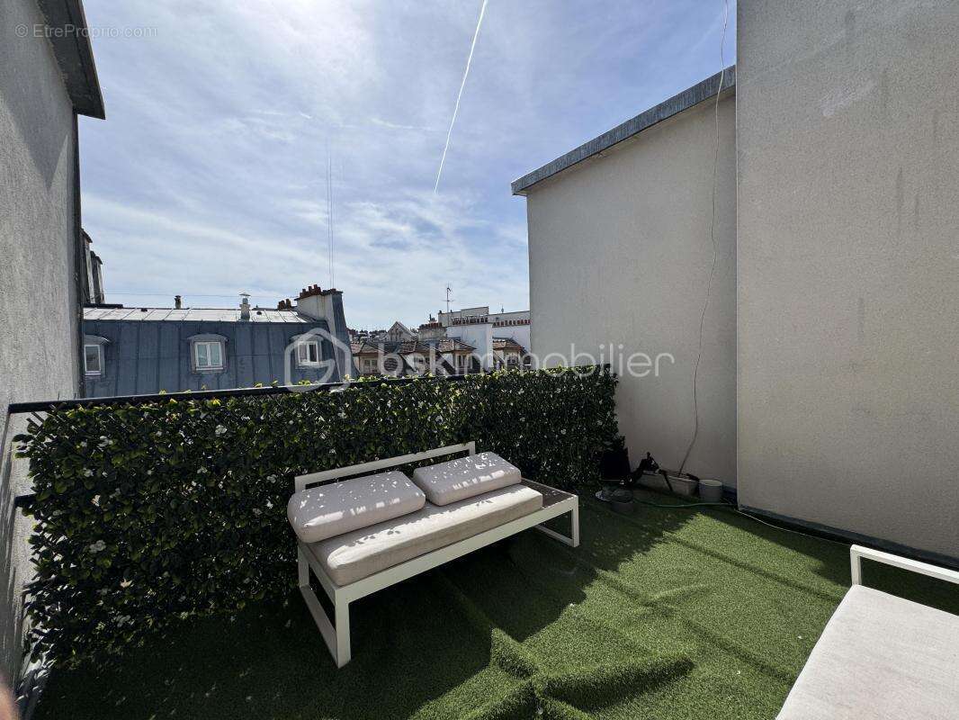 Appartement à PARIS-1E