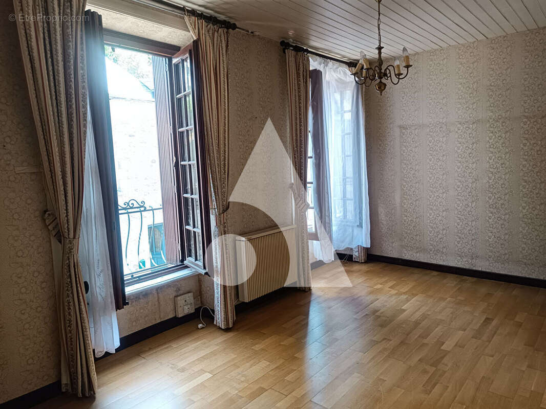 Maison à JUGON-LES-LACS