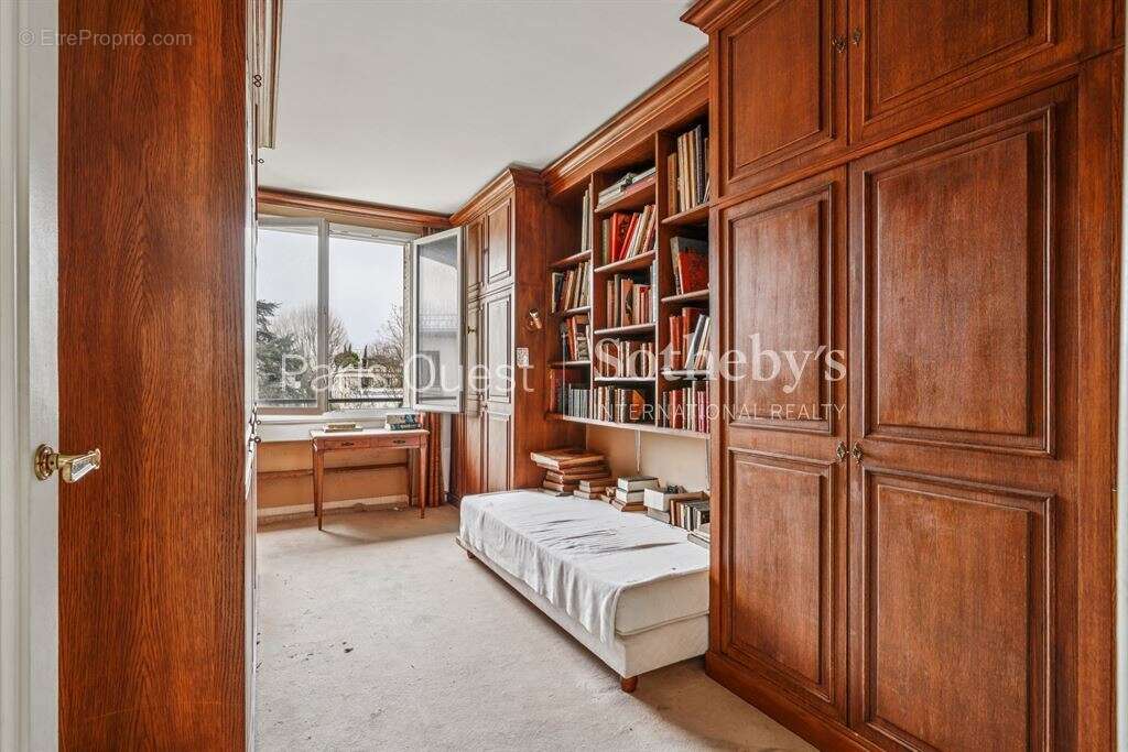 Appartement à NEUILLY-SUR-SEINE