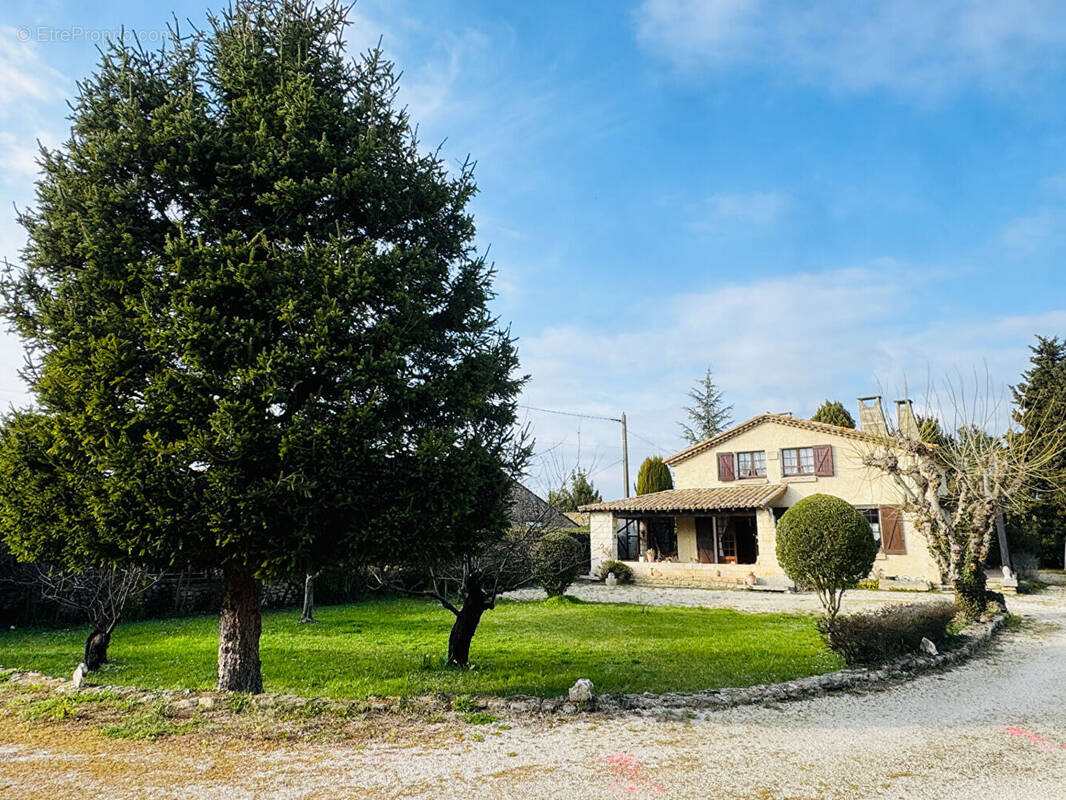 Maison à L'ISLE-SUR-LA-SORGUE