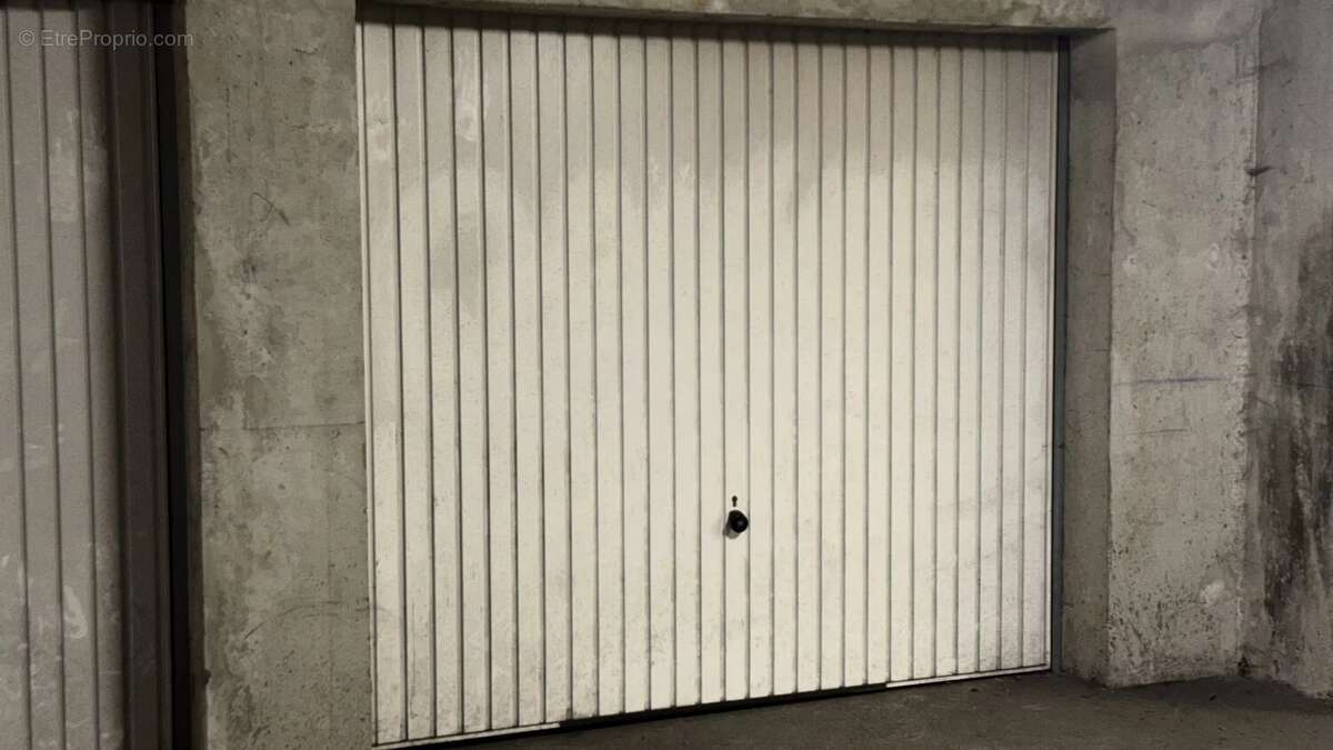 Garage au centre de thonon à deux pas de la gare - photo 4