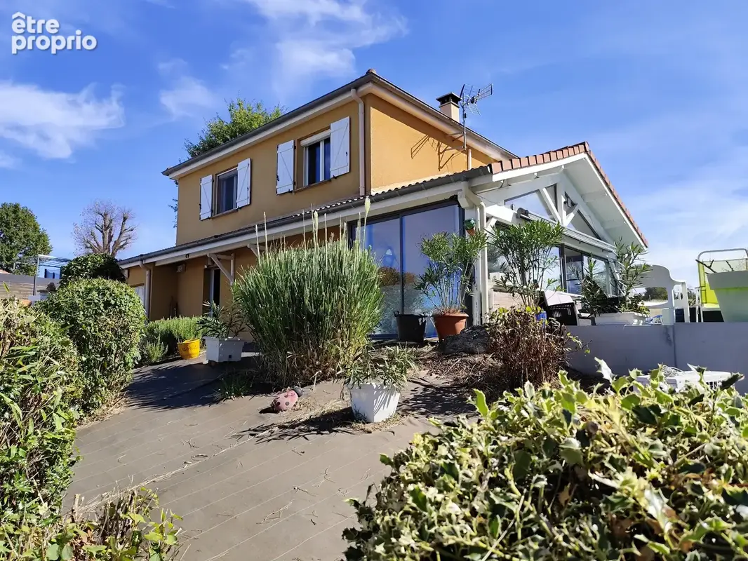 Photo Maison à Saint-Jean-Bonnefonds au prix de 329 000€