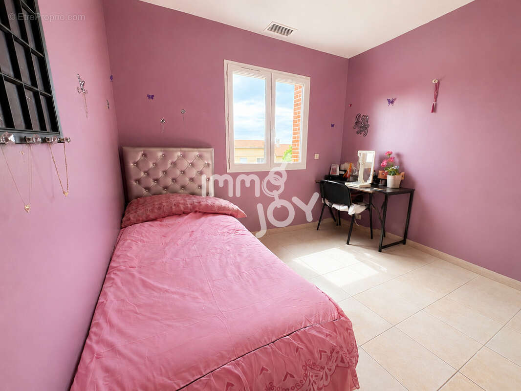 Spacieuse maison T6 avec un beau terrain de 820 m2 - photo 6