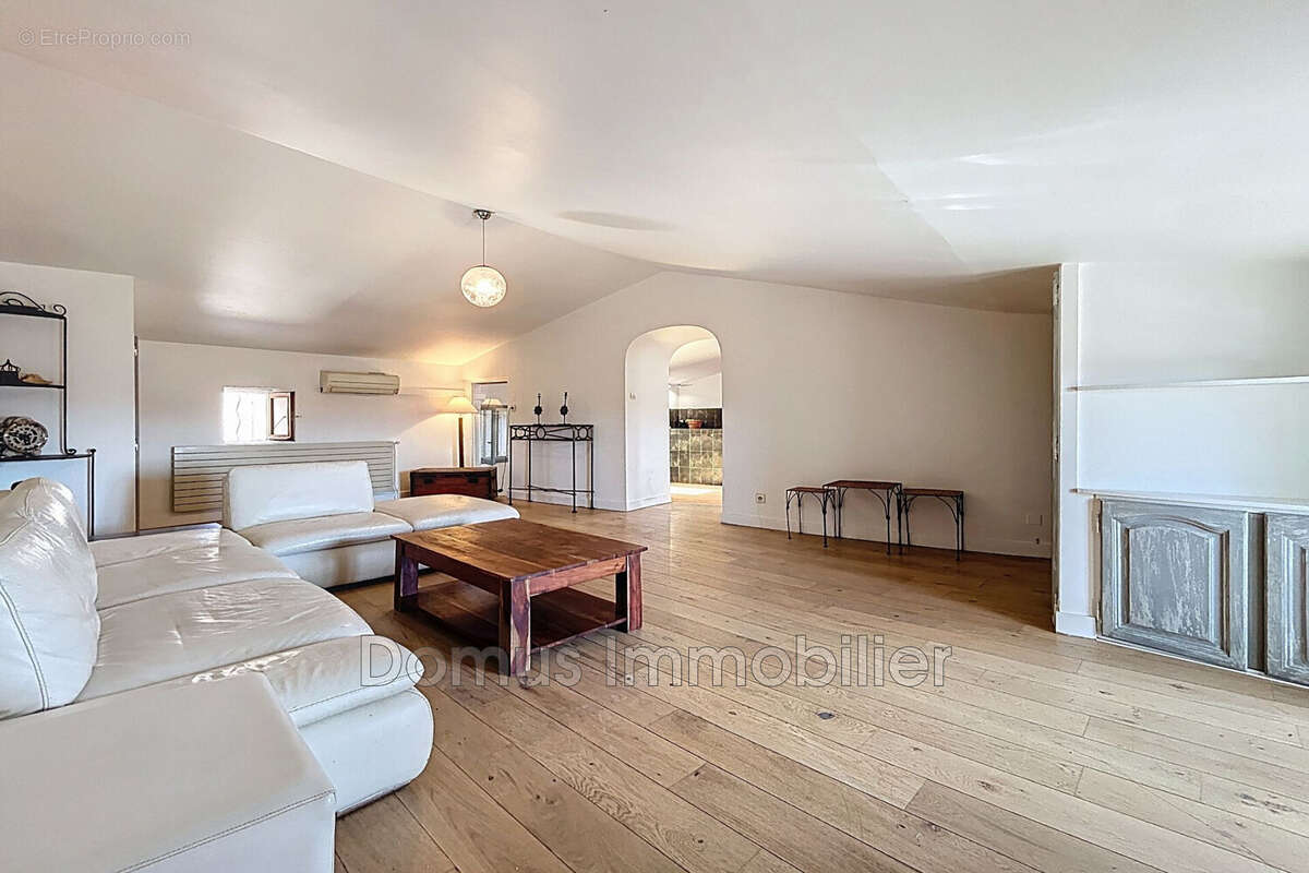 Maison à CHATEAUNEUF-DE-GADAGNE