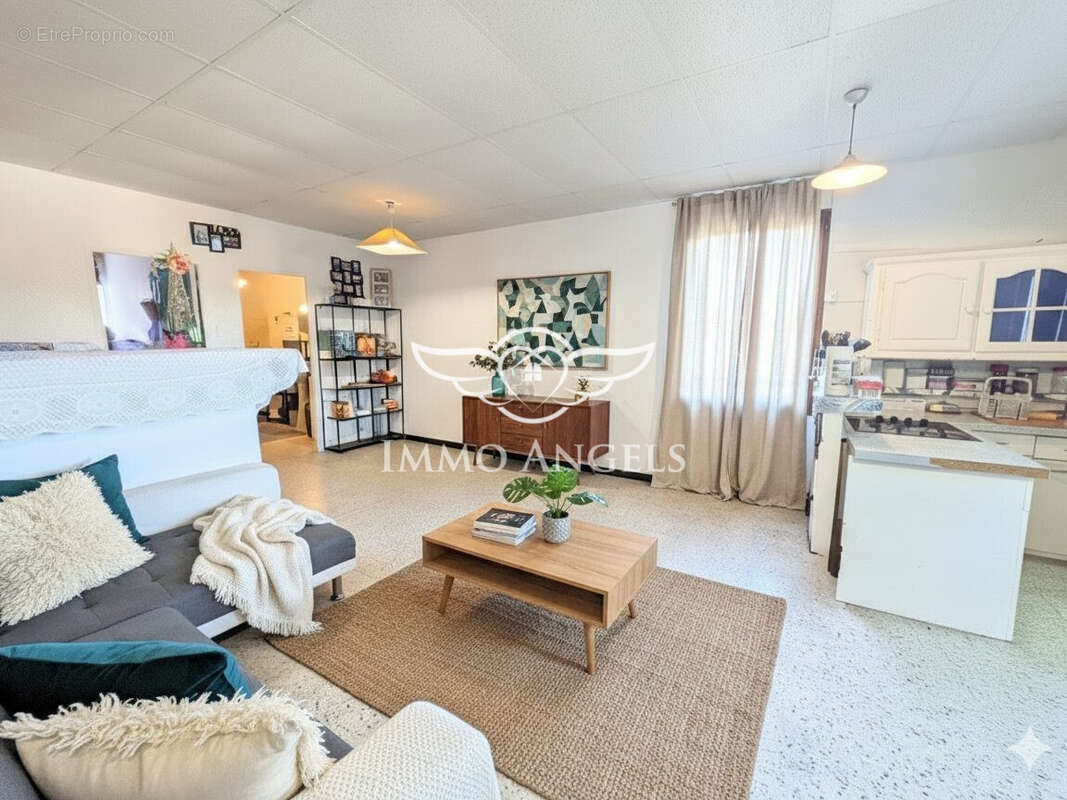 Appartement à VIC-LA-GARDIOLE