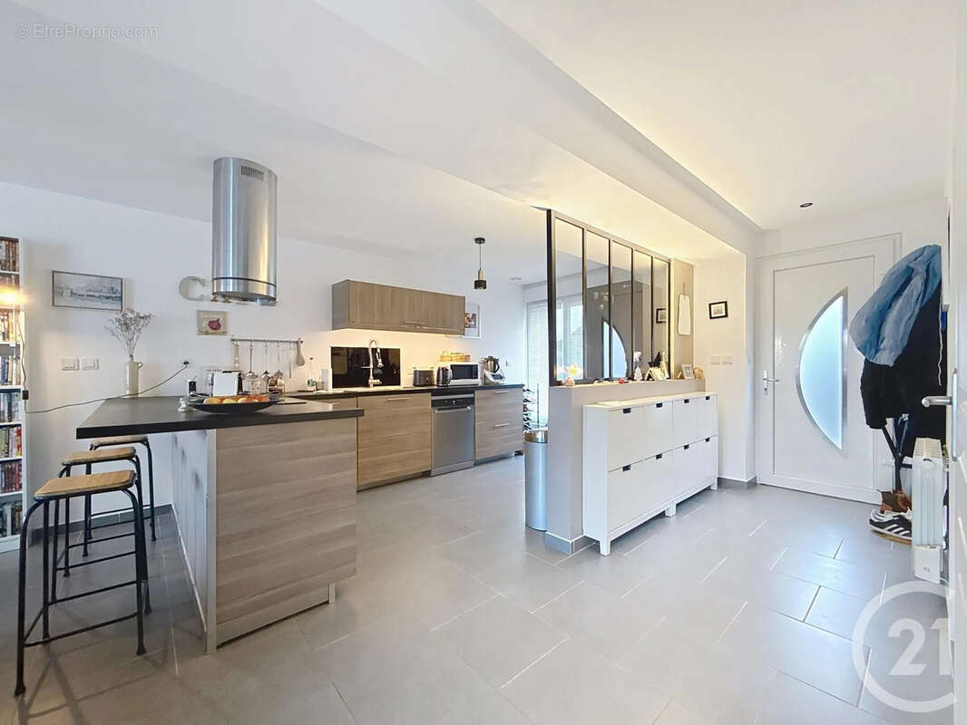 Appartement à BUCHERES