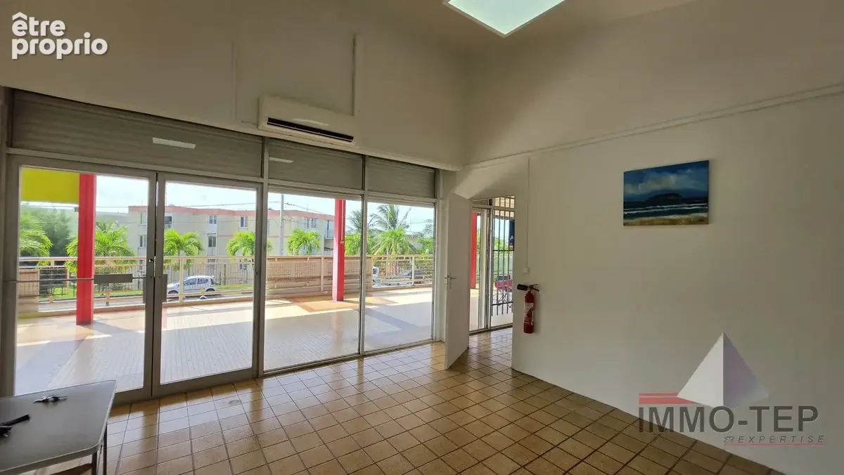 Commerce 42 m² à Sainte-Marie  - photo 2