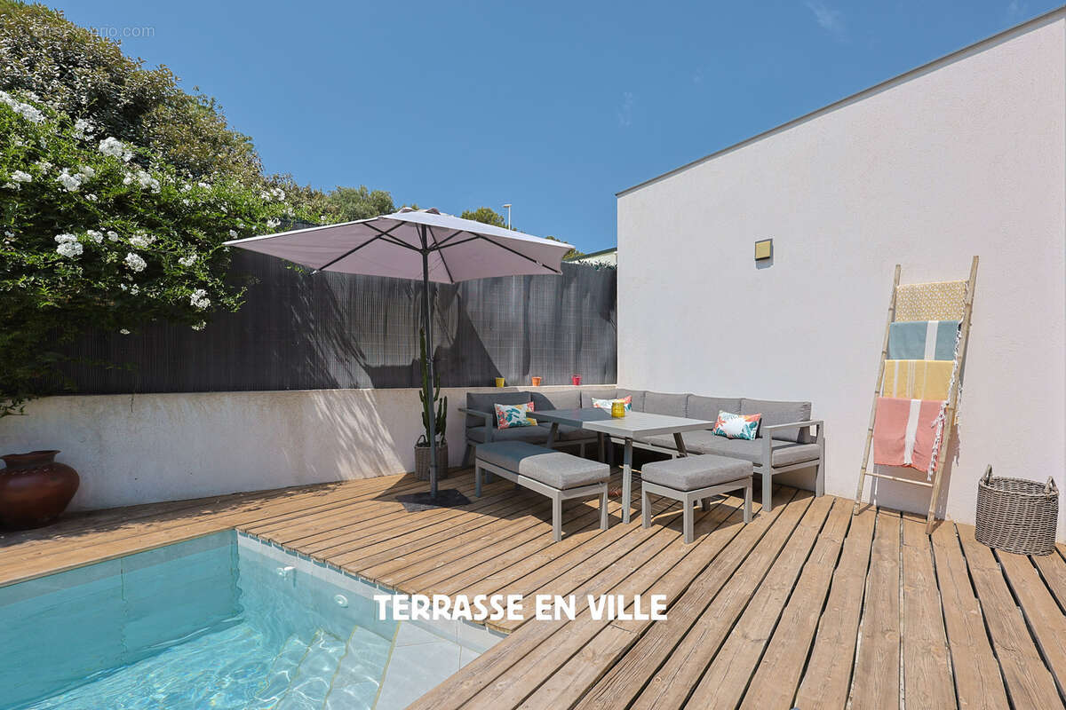 Maison à SAINT-CYR-SUR-MER