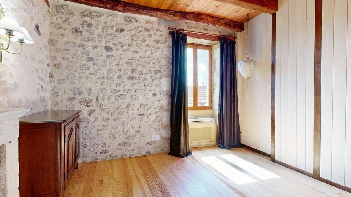 EXCLUSIVITE LABEL PIERRES. L'Élégance Discrète d'une Maison de Village, avec tous commerces - photo 5