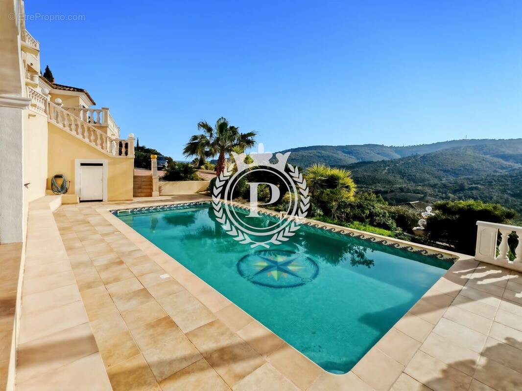Maison à ROQUEBRUNE-SUR-ARGENS