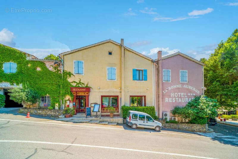 Commerce à MOUSTIERS-SAINTE-MARIE