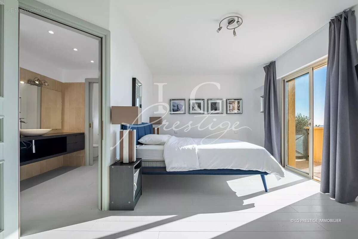 Maison à MANDELIEU-LA-NAPOULE