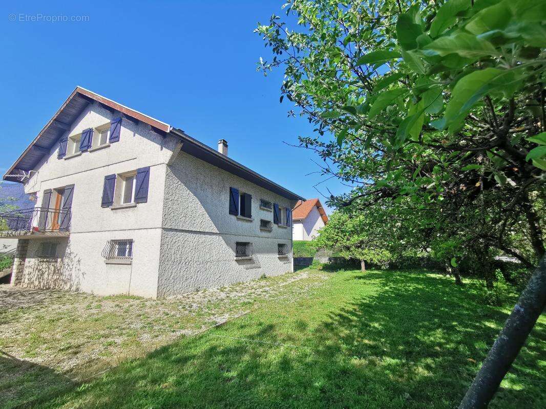 Maison à SAINT-EGREVE