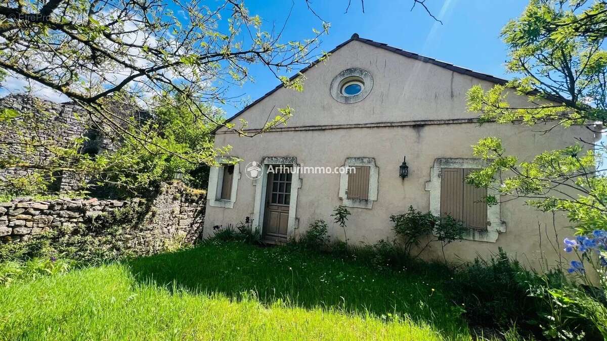 Maison à SAINTE-EULALIE-DE-CERNON