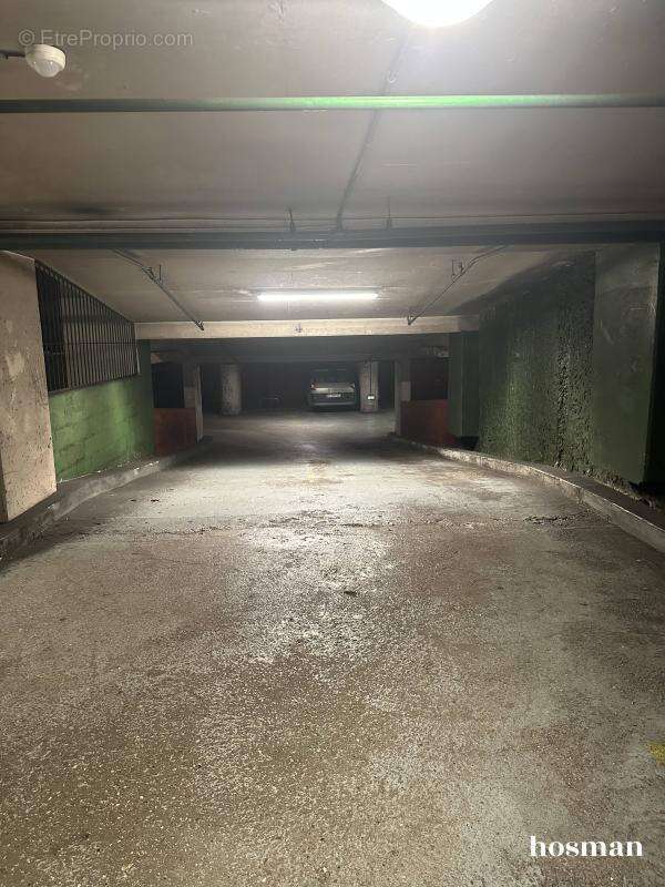 Parking à PARIS-3E