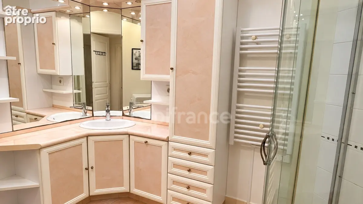 LA CIOTAT (13) – T2 de 43,24 m² au dernier étage avec ascenseur, balcon et vue dégagée - photo 8