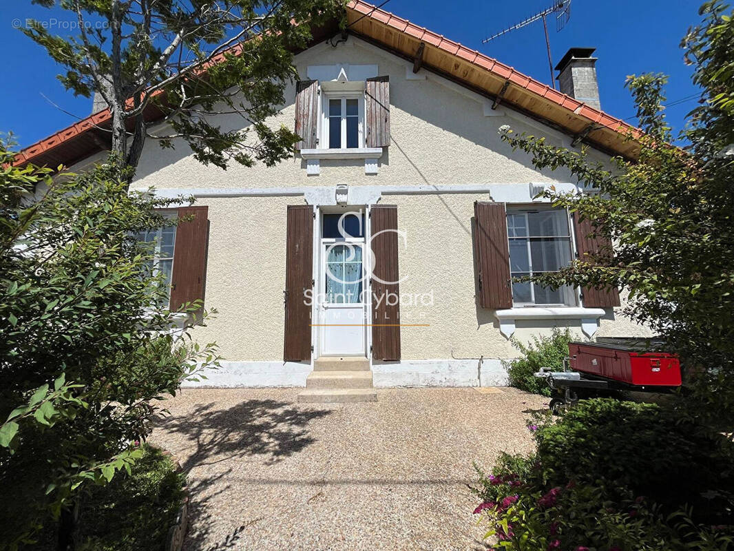Maison à SAINT-YRIEIX-SUR-CHARENTE