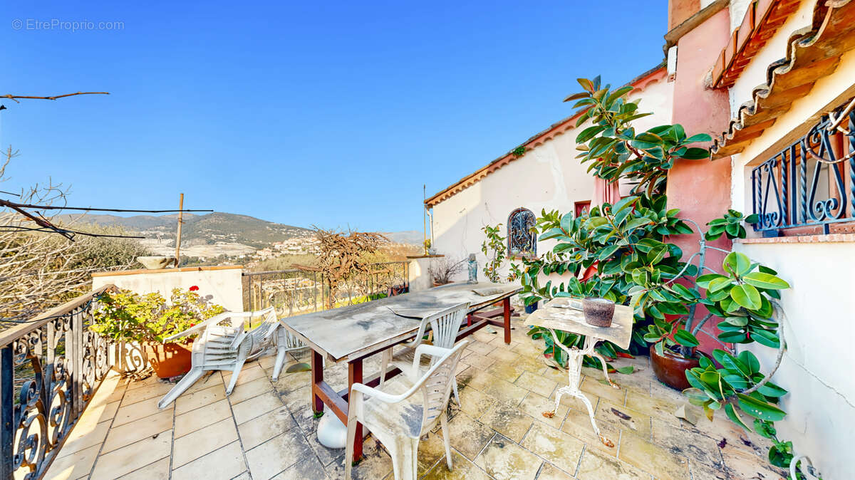 Maison à rénover, piscine, terrain 1660 m2 - photo 31