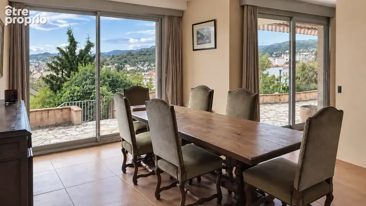 La GLACIERE maison 240 m2 habitables et 57 m2 d'annexes, jardin arboré, terrasse, terrain de 1359 m2. 570000€ - photo 2