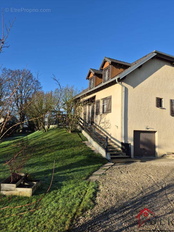 Maison à POULIGNEY-LUSANS