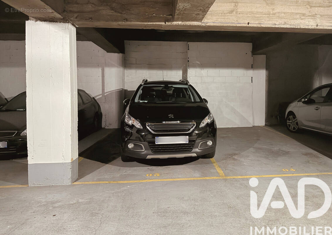 Photo 1 - Parking à PARIS-9E