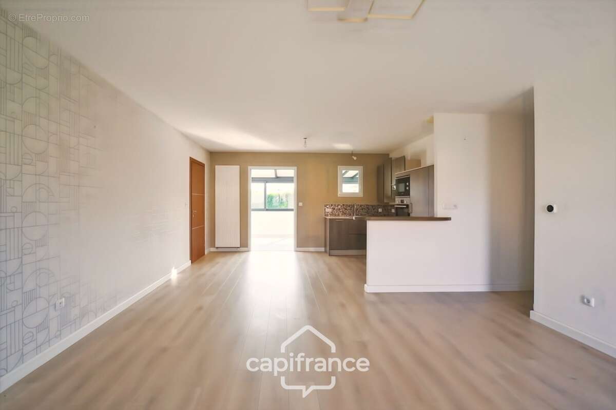 Maison de plain-pied, 3 chambres, véranda, piscine chauffée et jardin paysager – Courlaoux, à 10 min de Lons-le-Saunier (39000) - photo 3
